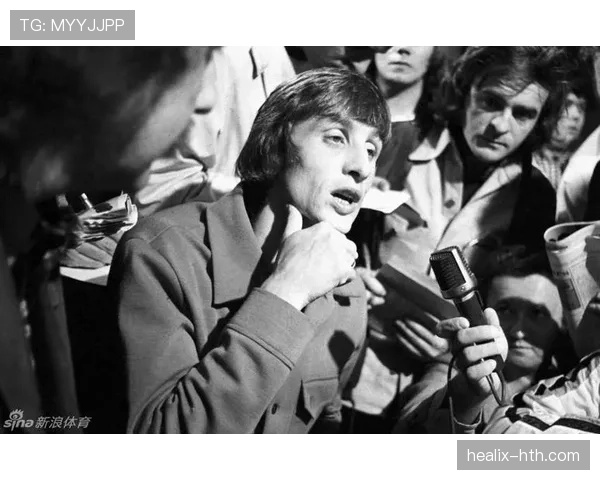 克鲁伊夫执教时期奠定巴萨传控足球基础,引领球队步入辉煌新时代 克鲁伊夫执教时期奠定巴萨传控足球基础,引领球队步入辉煌新时代