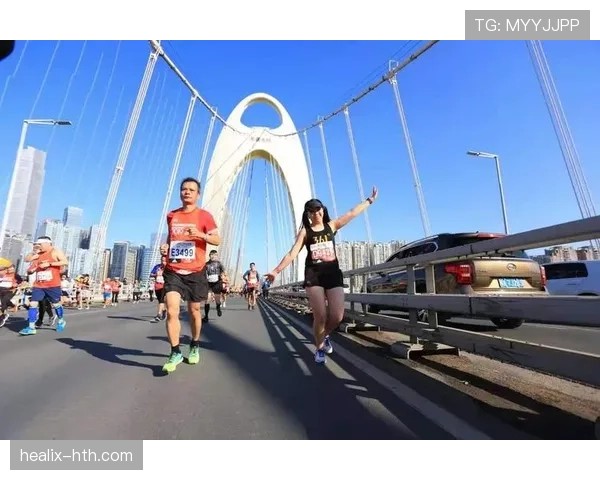 匈牙利球迷红白绿激情助威，赛事氛围飙升创历史新高