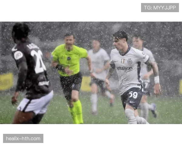 国米关键战屡屡崩盘,防守稳定性与抗压能力面临严峻考验 国米关键战屡屡崩盘,防守稳定性与抗压能力面临严峻考验