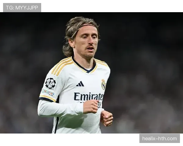 莫德里奇训练完还在加练任意球，38岁这自律真绷不住了